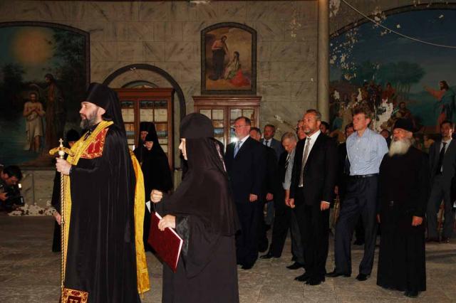 Молебен в народной трапезной Сергиевского подворья