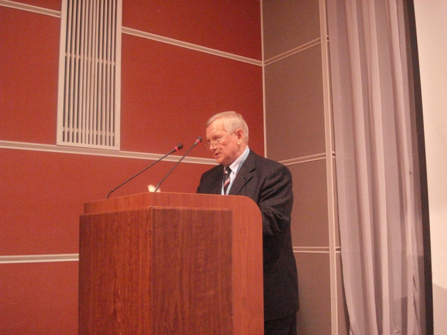 Заместитель председателя Оргкомитета конференции, член Совета ИППО О.И.Фомин