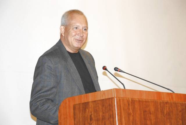 Приветствие Председателя ИППО С.В.Степашина зачитывает его заместитель Ю.А.Грачёв