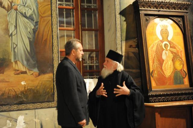 Архимандрит Иероним и П.В.Платонов в народной трапезной Сергиевского подворья