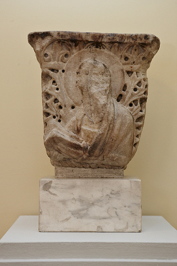 Мраморная капитель кон. XIII в.