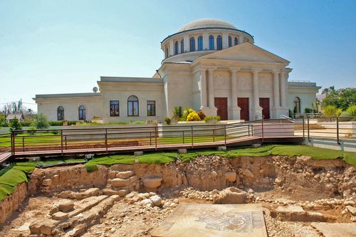 Российский музейно-парковый комплекс в Иерихоне с археологическим раскопом. Фото П. Платонова Российский музейно-парковый комплекс в Иерихоне с археологическим раскопом. Фото П.Платонова