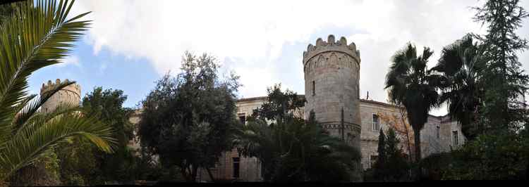 Внутренний дворик Сергиевского подворья. Фото П.В. Платонова Внутренний дворик Сергиевского подворья. Фото П.В. Платонова