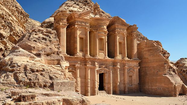 Петра, Иордания. Здание, известное как "Монастырь" (Эль-Дейр). Фото с сайта adventurous-travels.com