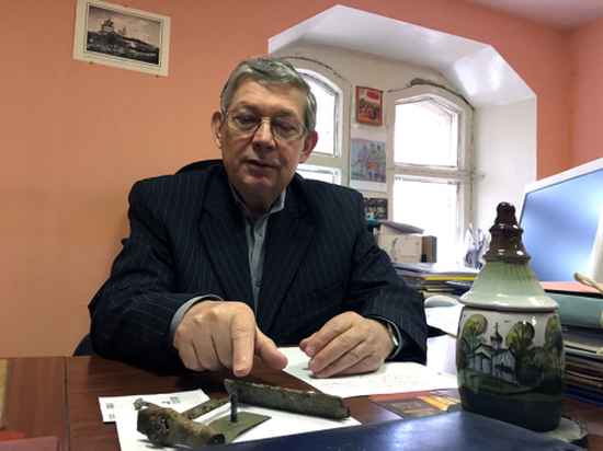 Всё что осталось от псковской часовни Владычного креста - это вот эти железяки