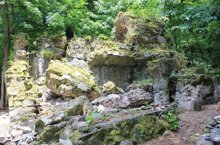 Руины церкви Кочало