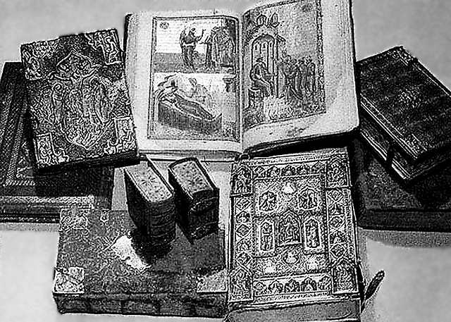 В библиотеке Иверона насчитывалось свыше двух тысяч древних греческих рукописей, самые ранние датировались X веком В библиотеке Иверона насчитывалось свыше двух тысяч древних греческих рукописей, самые ранние датировались X веком