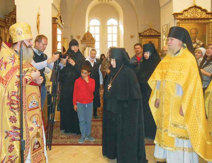 Горненскую матушку поздравляет архимандрит Александр (Елисов), глава Русской Духовной Миссии на Святой Земле