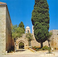  Центральный вход в Баламандский монастырь